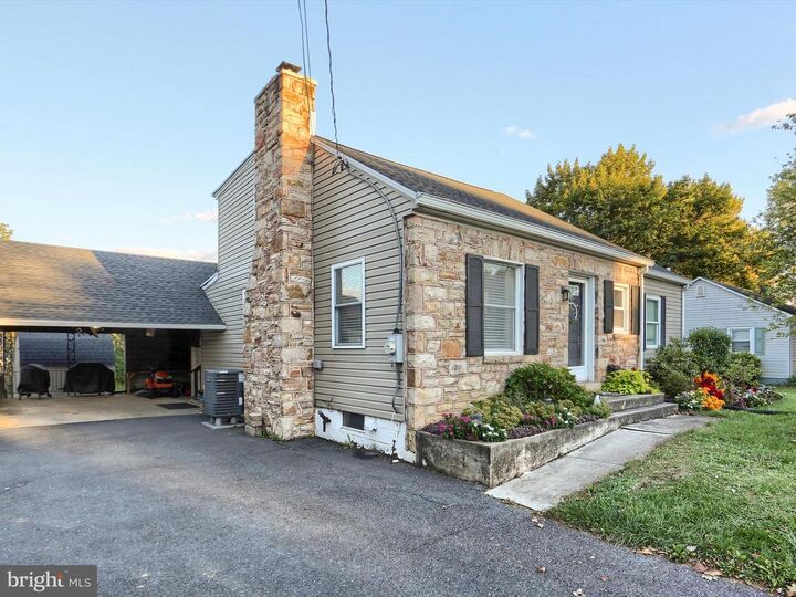 Property Photo:  510 Hogestown Road  PA 17050 