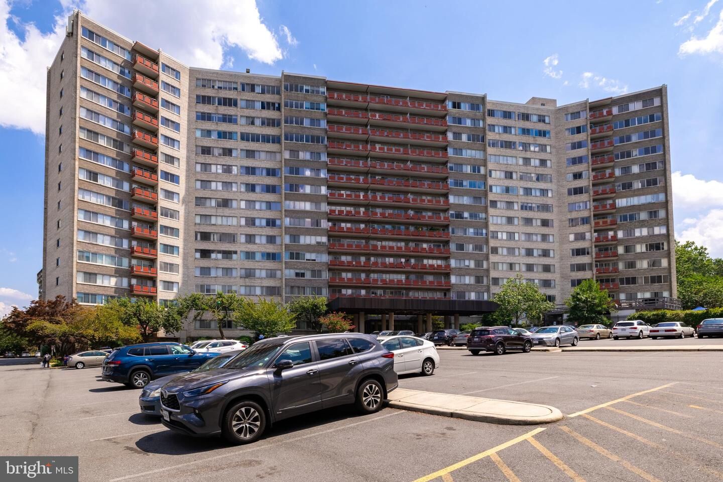 Property Photo: 5340 Holmes Run Parkway 1119 VA 22304