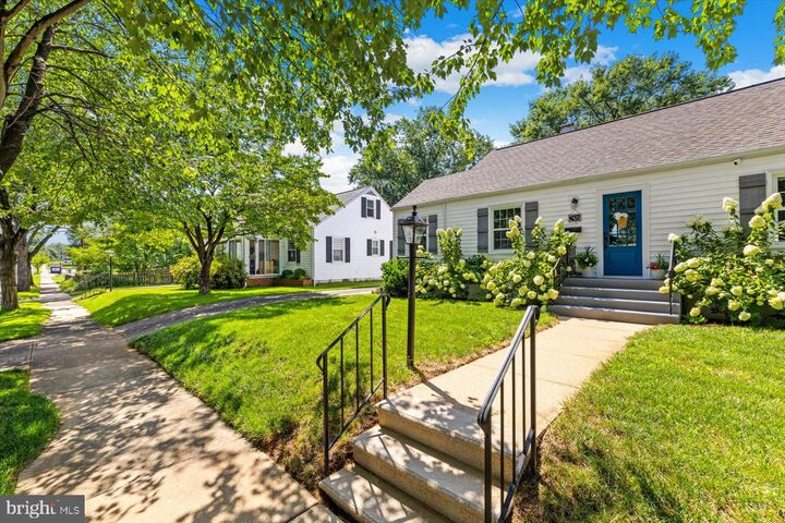 Property Photo:  425 Woodford Street  VA 22401 
