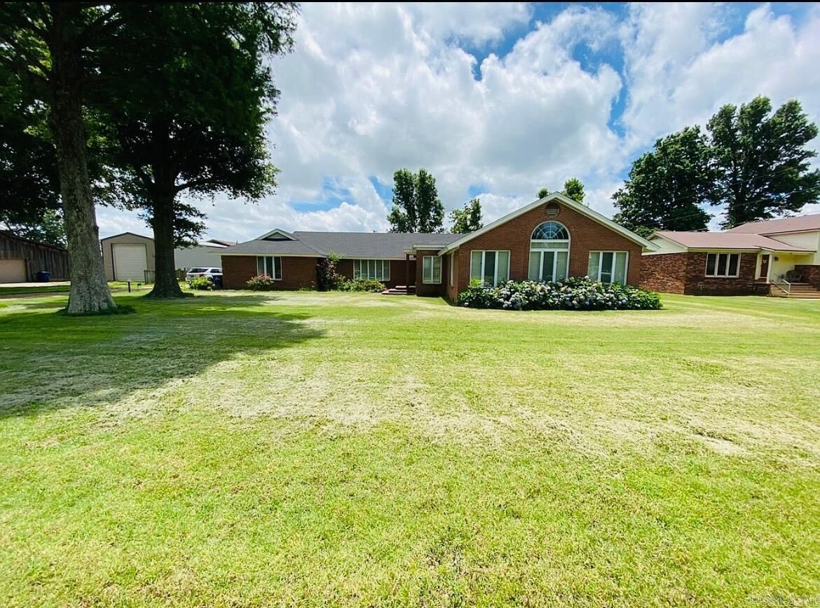 Property Photo: 205 W Riverside Drive AR 72365