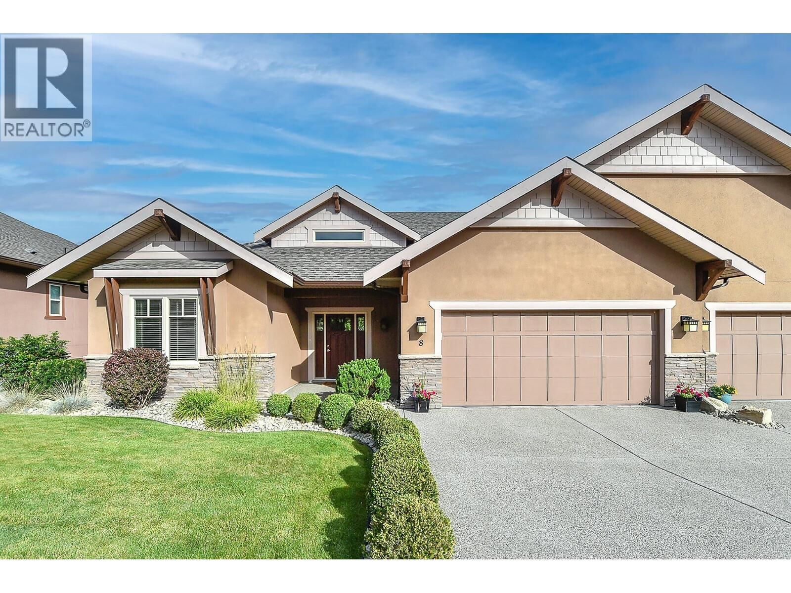 Property Photo:  2450 Selkirk Drive 8  BC V1V 2Z5 