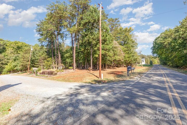 Property Photo: 13700 Woody Point Road NC 28278