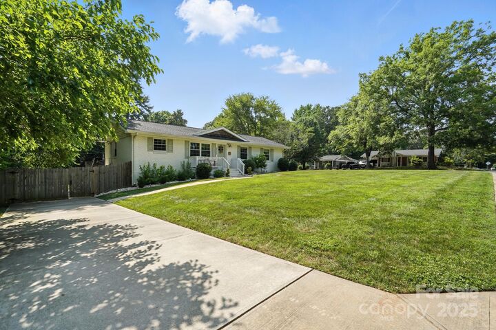 Property Photo: 4500 Gainesborough Road NC 28205