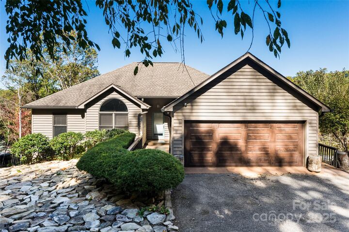 Property Photo: 6 Laurel Trail NC 28803