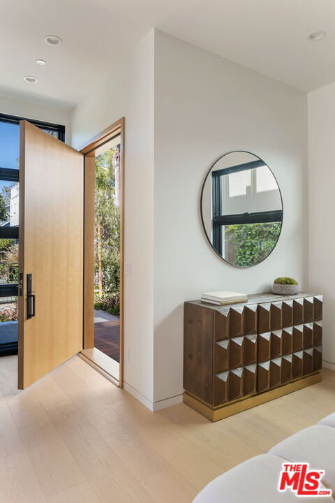 Property Photo: 822 Superba Ave CA 90291
