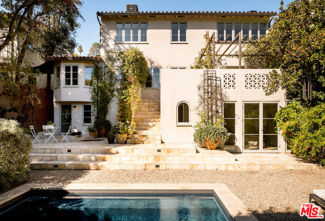 Property Photo: 2252 Kenilworth Ave CA 90039