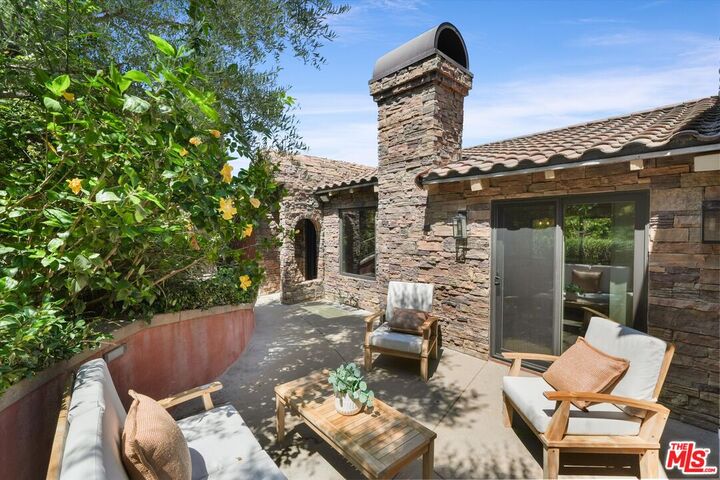 Property Photo: 3310 Bennett Dr CA 90068
