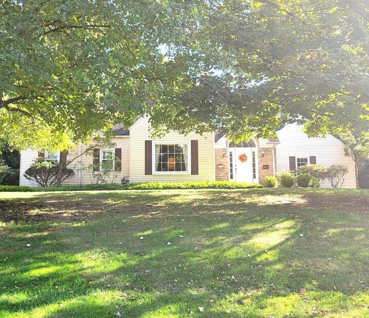Property Photo: 301 W Riverglen Drive OH 43085