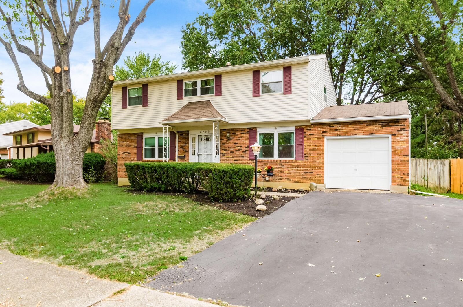 Property Photo: 2900 Ronda Road OH 43232