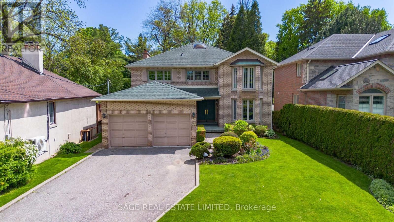 Property Photo:  172 Burnhamthorpe Road  ON M9A 1H6 