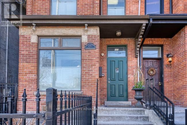 Property Photo:  157 Gerrard Street East  ON M5A 2E4 