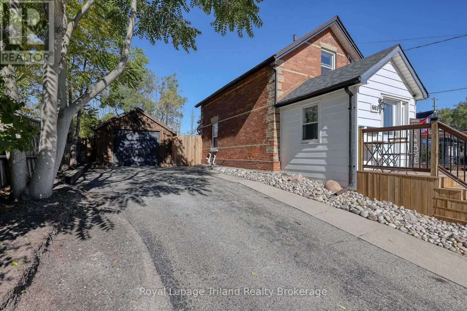 Property Photo:  661 Henry Street  ON N4S 1X8