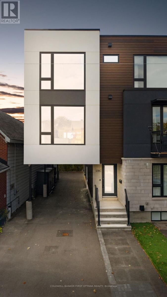 Photo de la propriété: 238 Lebreton Street North C ON K1R 7J3