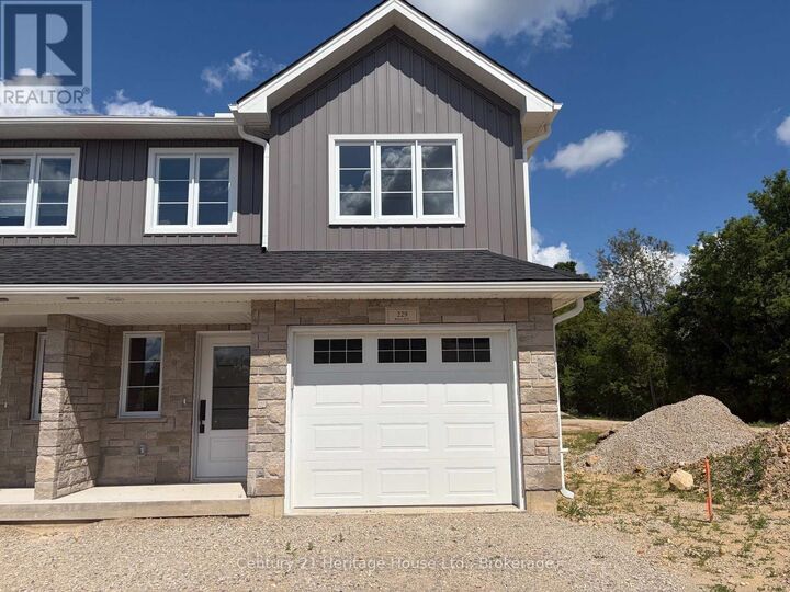 229 Bruce Street South 4 — photo 1