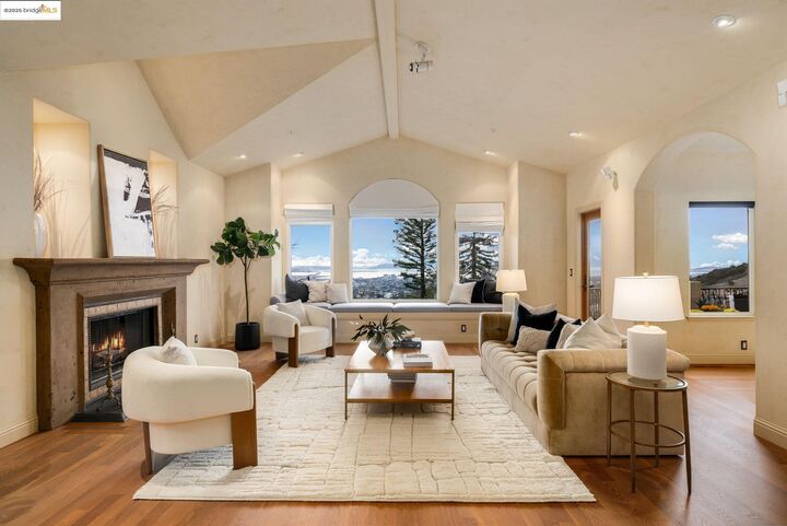 6257 Virgo Rd  Oakland CA 94611 photo