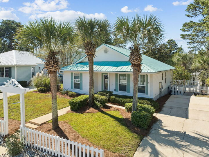 Property Photo: 125 Tradewinds Drive FL 32459