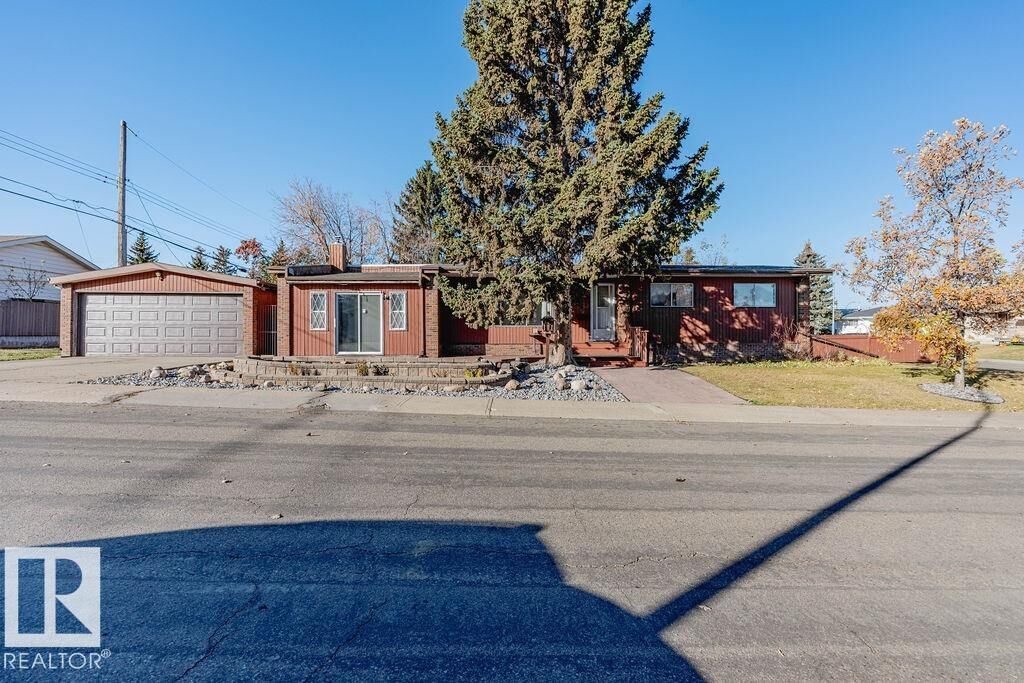 Property Photo:  13546 90 Street NW  AB T5E 3N1 