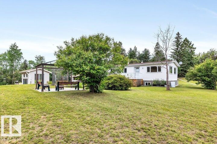 Property Photo:  24-51213 Rge Rd 261  AB T7Y 1B1 