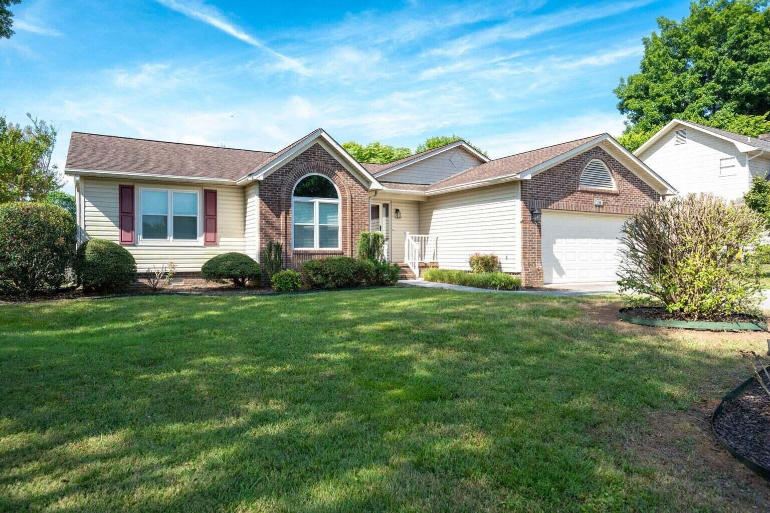 Property Photo: 176 Hunters Run Circle NW TN 37312