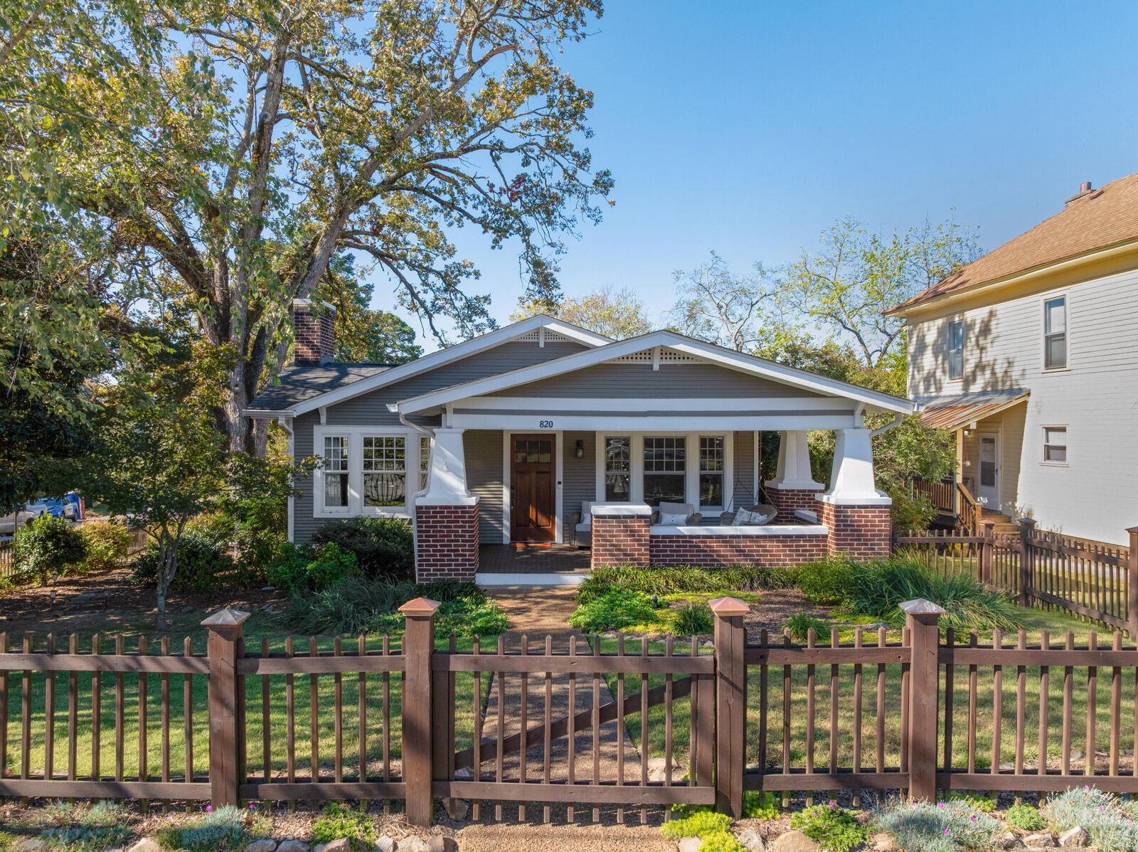 Property Photo:  820 Mississippi Avenue  TN 37405