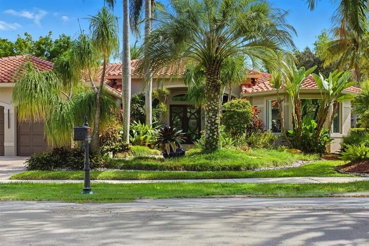 Property Photo: 397 Mallard Ln FL 33327