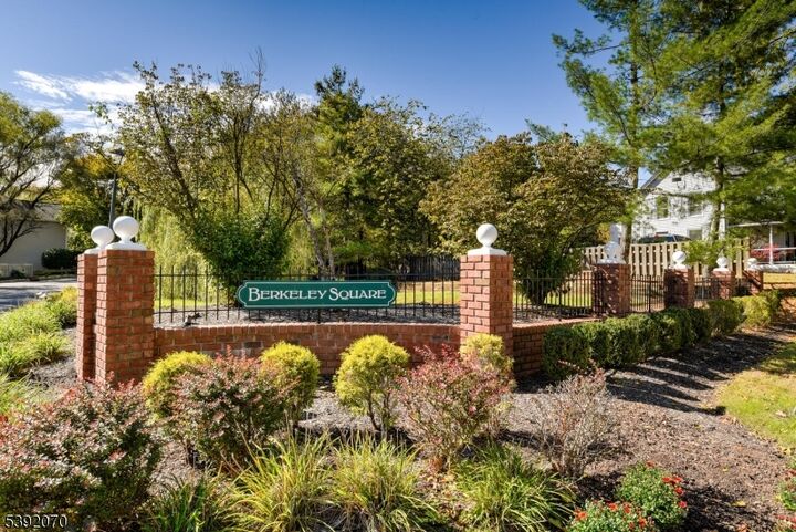 5 Berkeley Square  Berkeley Heights Twp. NJ 07922 photo