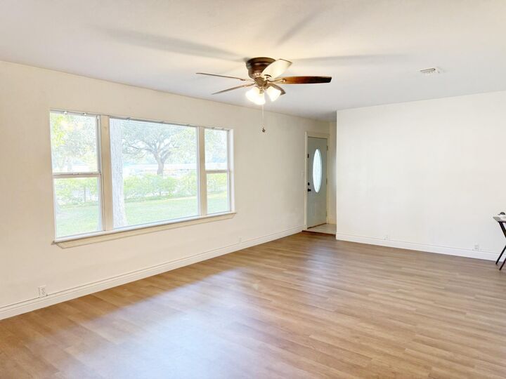 Property Photo: 703 N Elm Street TX 77480