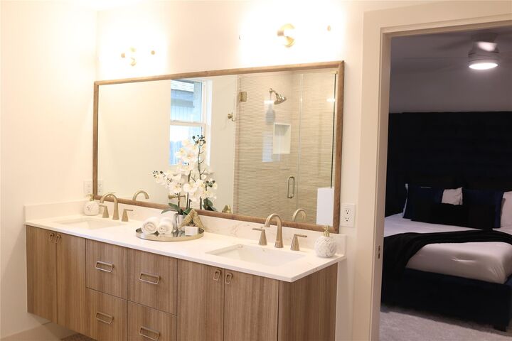 Property Photo: 6214 Yarwell Drive TX 77096