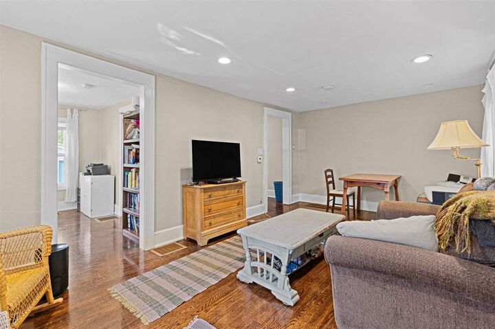 Property Photo: 821 Roosevelt IA 52245