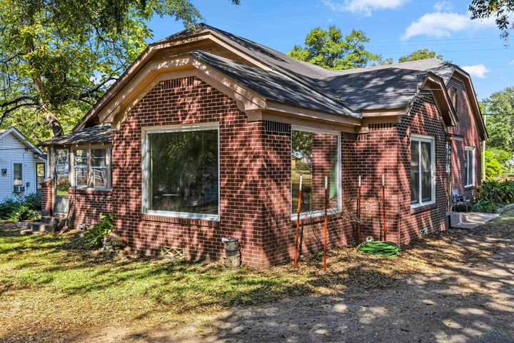 Property Photo: 501 W Main St TX 75551