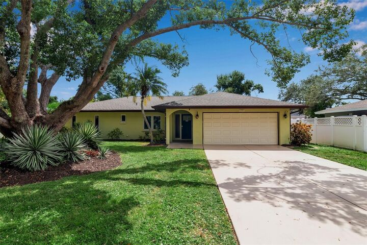 Property Photo: 155 Mimosa Circle FL 34232