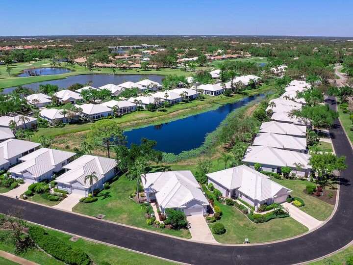 Property Photo: 643 Crossfield Circle 13 FL 34293