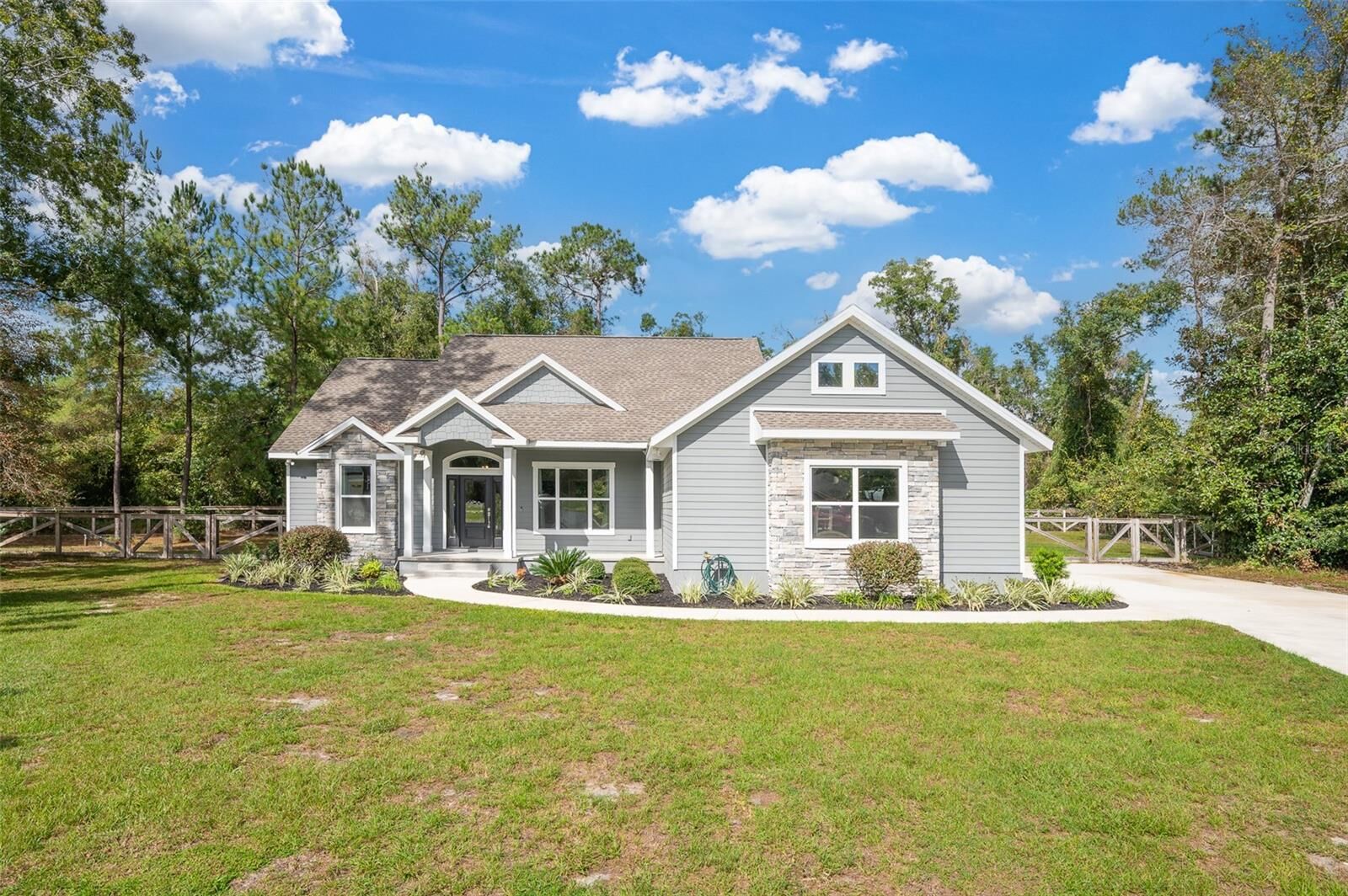 Property Photo: 144 NW Mercury Court FL 32055