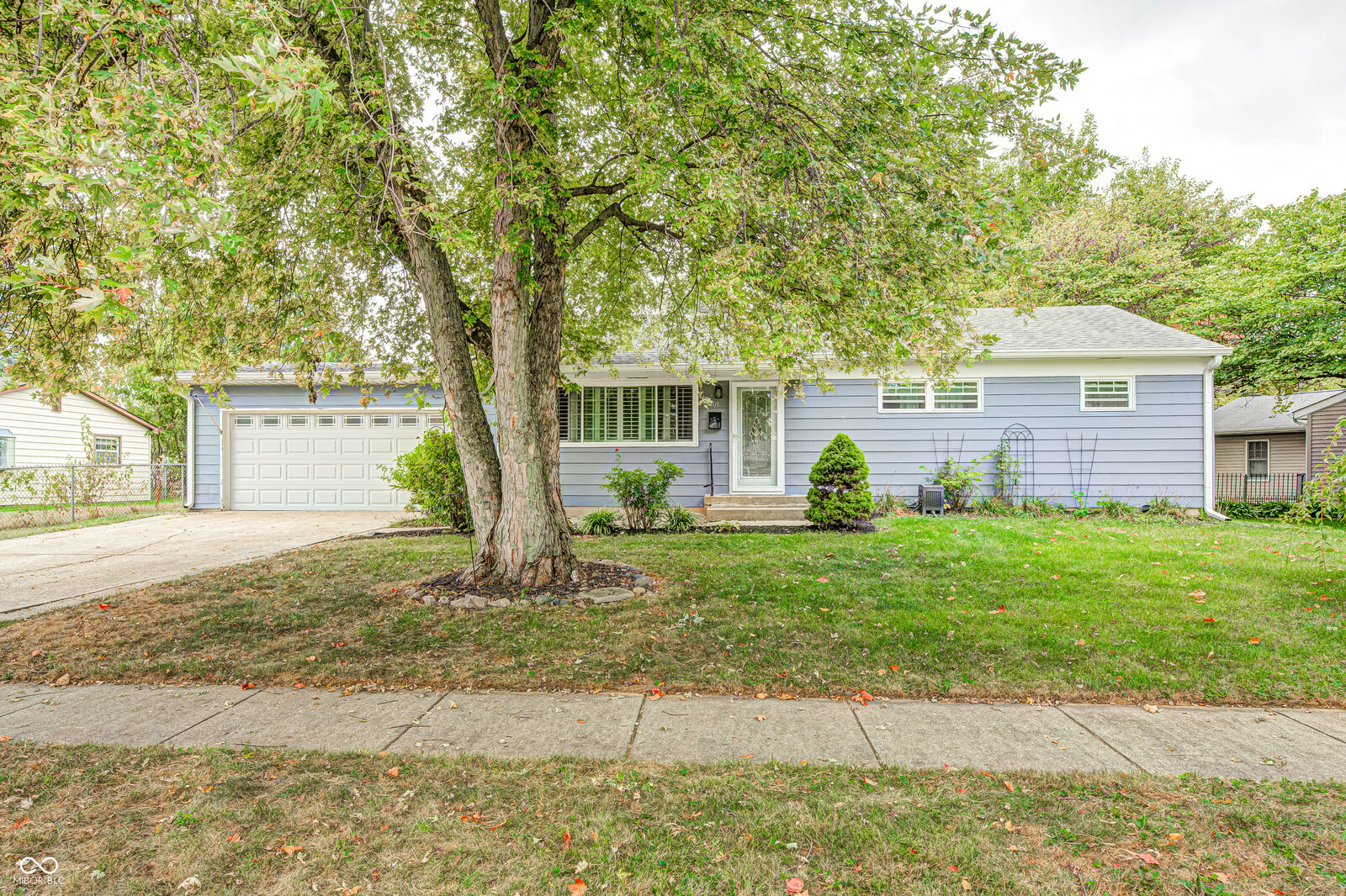 Property Photo:  609 Maple Lane  IN 46112 