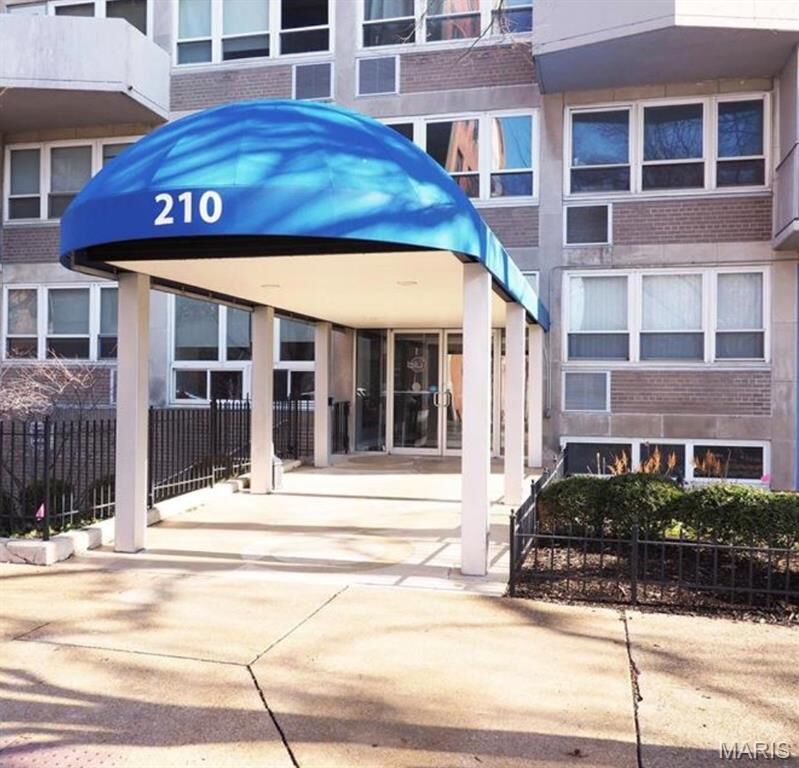 Property Photo: 210 N 17th Street 1009 MO 63103