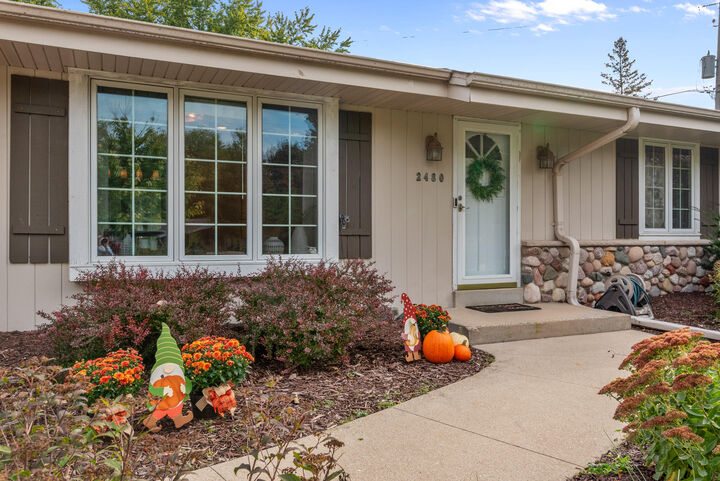 Property Photo:  2480 Lionel Ct  WI 53045 