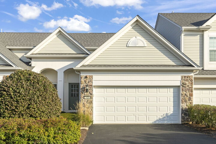 Property Photo:  1424 Crimson Lane  IL 60560 