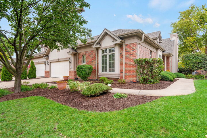 Property Photo: 17 Shadow Creek Circle IL 60463