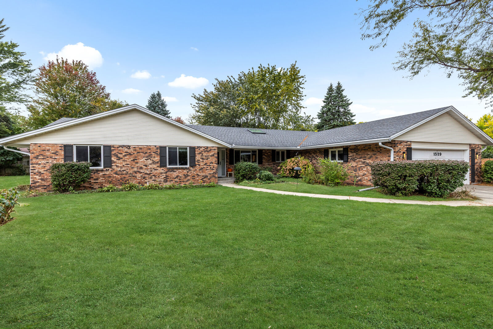 Property Photo:  1529 Kerstin Court  IL 61108 