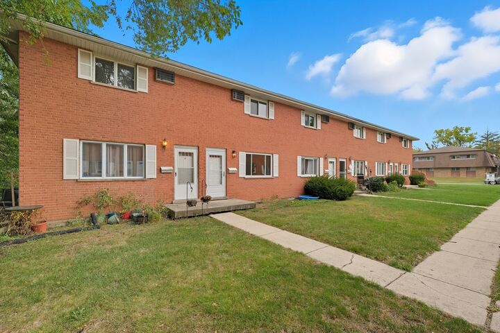 Property Photo: 1231 Town Crest Drive IL 60451
