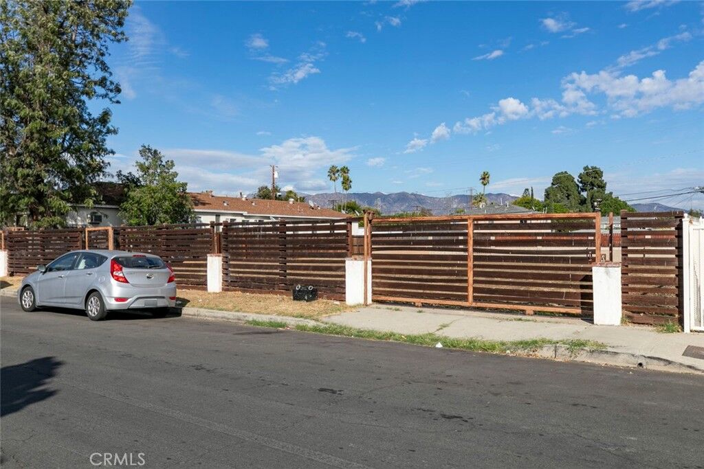 Property Photo: 5642 Riverton CA 91601