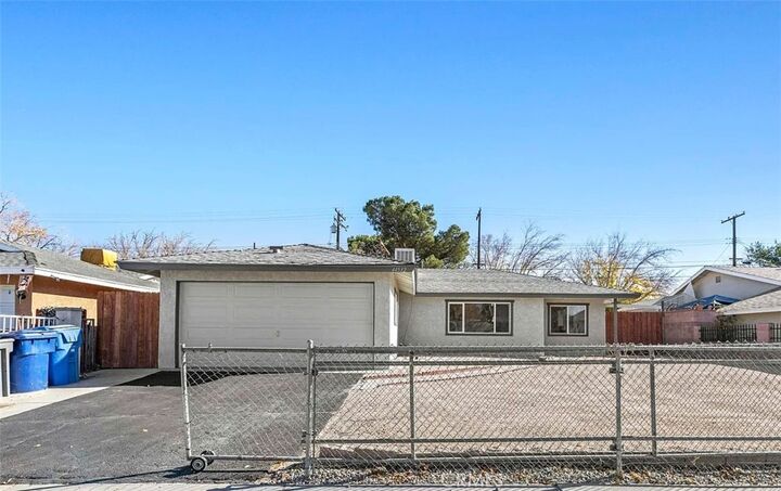 Property Photo:  44532 Andale  CA 93535 