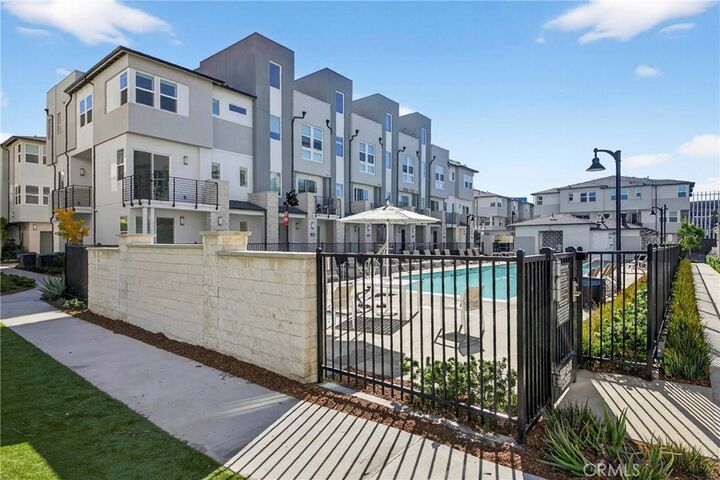 Property Photo: 1615 W Bushell Street CA 92805