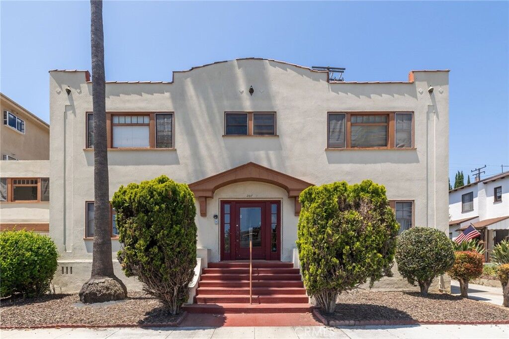 Property Photo:  207 Mira Mar Avenue  CA 90803 