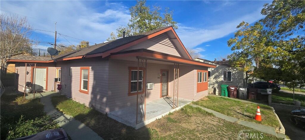 Property Photo: 955 W Hays CA 92220