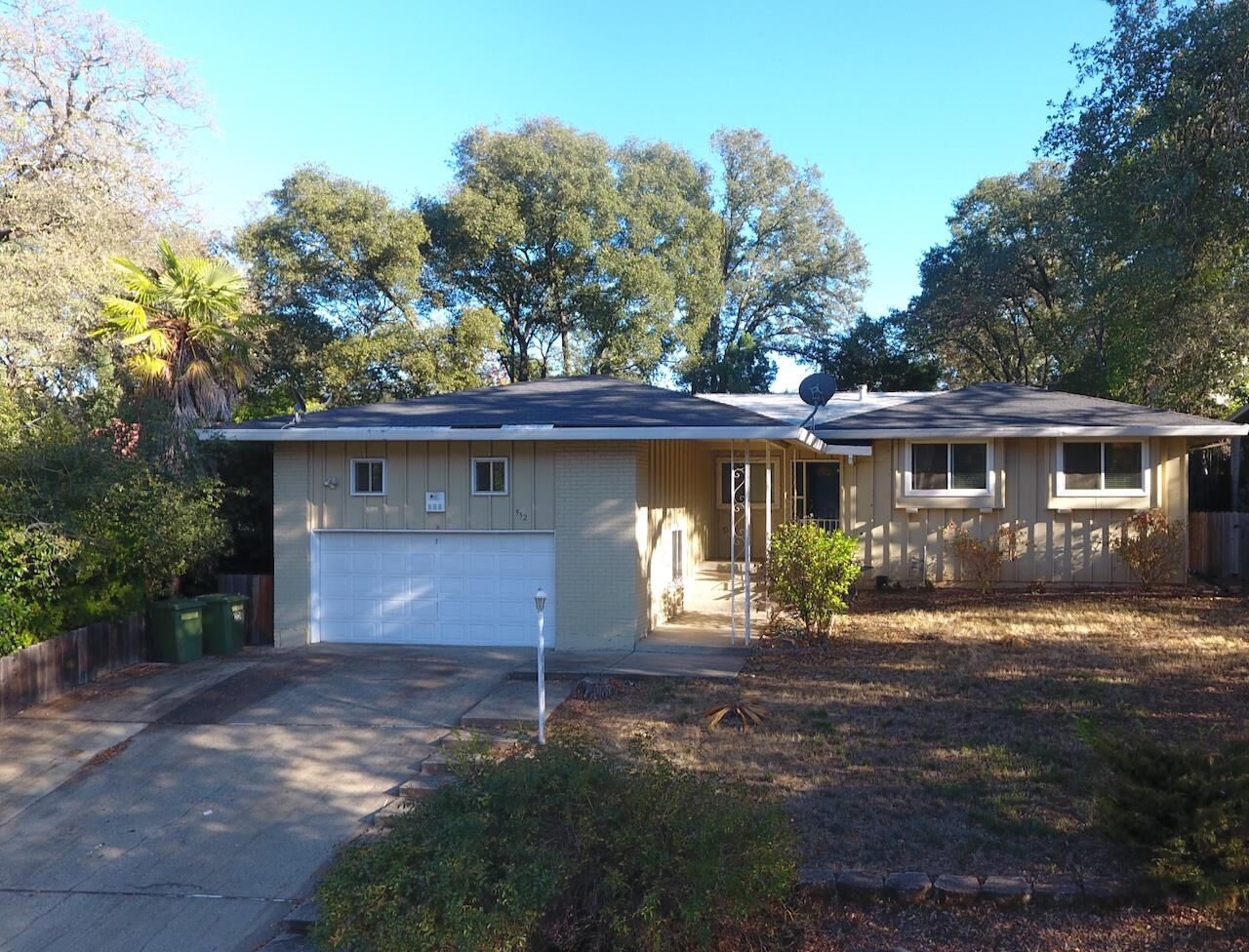 Property Photo:  952 King Henry Way  CA 95762 