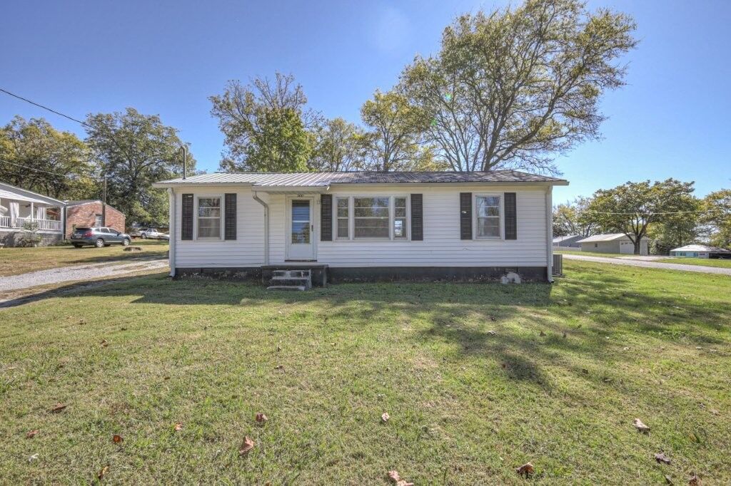 Property Photo:  300 Broad St  TN 37183 
