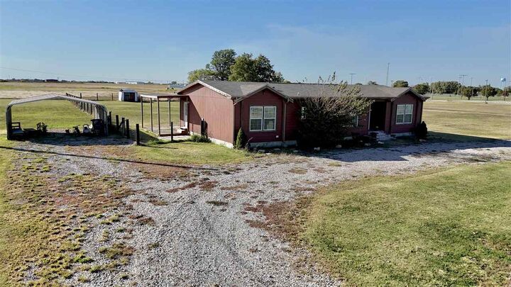 Property Photo:  501 S 21st Street  OK 74631 