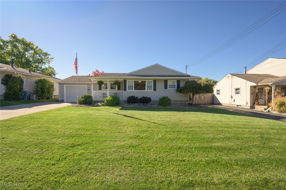 Property Photo:  742 Dresden Drive  OH 44425