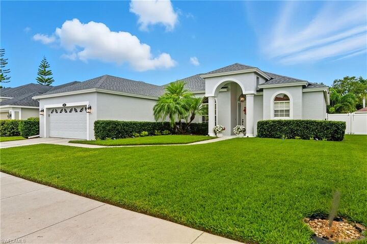 Property Photo: 189 Skipping Stone Ln FL 34119